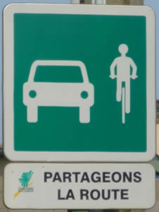 Panneau Partageons la Route entre vélos et voitures - Direct Signalétique